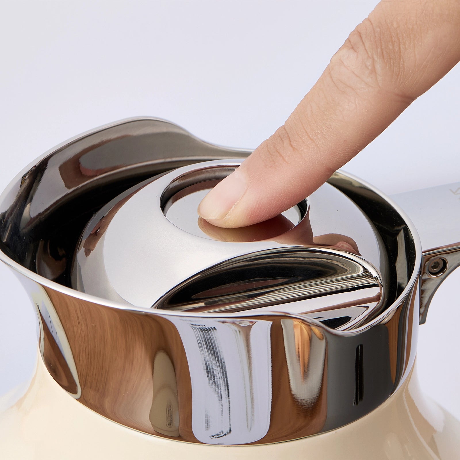 40 Oz Thermal Steeping Teapot with Infuser White