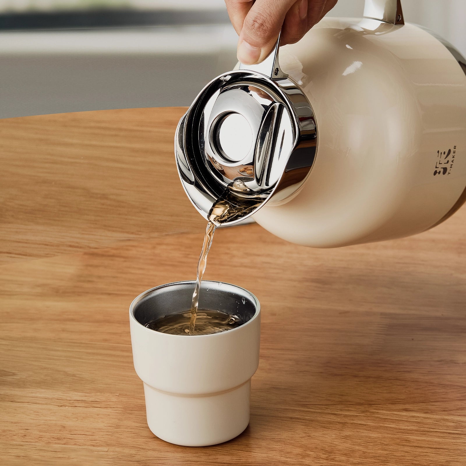 40 Oz Thermal Steeping Teapot with Infuser White