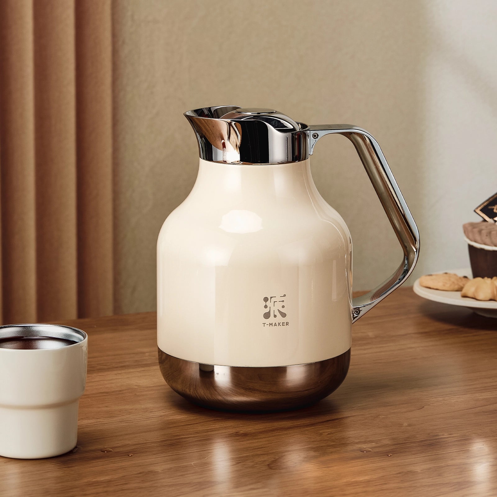40 Oz Thermal Steeping Teapot with Infuser White