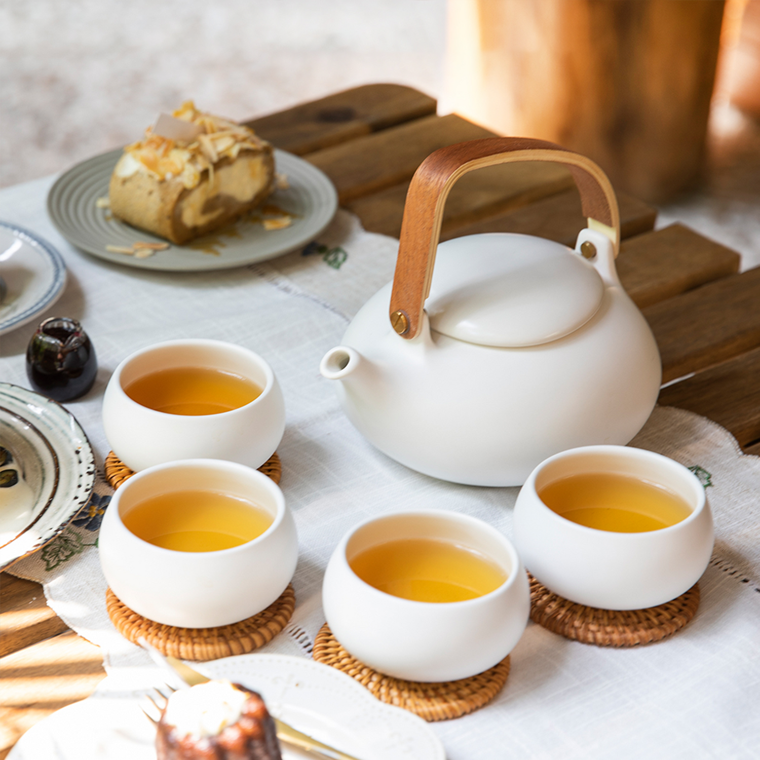 zensliving white-ceramic-teapot-set with cups for japanese tea ceremony